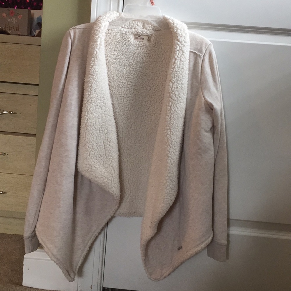 Hollister women’s soft sweater/cardigan